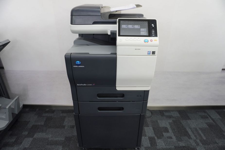 Konica Minolta Bizhub C3351 A4 Farblaserdrucker Kopierer Netzwerkdrucker mit 2 Kassetten Unterschrank und Fax!