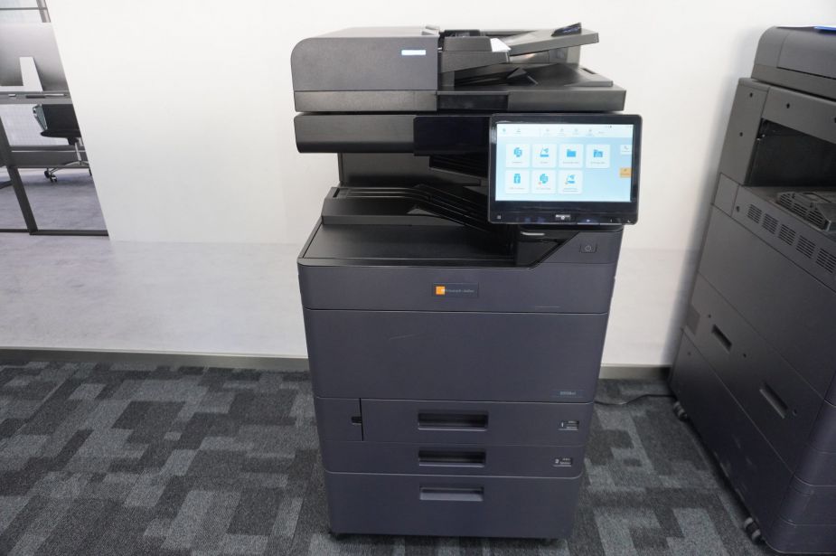 Triumph Adler 2508ci (Kyocera Taskalfa 2554ci) A3/A4 Digital-Farblaserdrucker Kopierer Netzwerk 2 Kassetten nur 5.500 Gesamtseiten! Top!